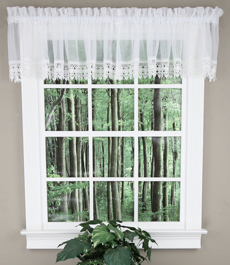 Elizabeth Tailored Lace Valance