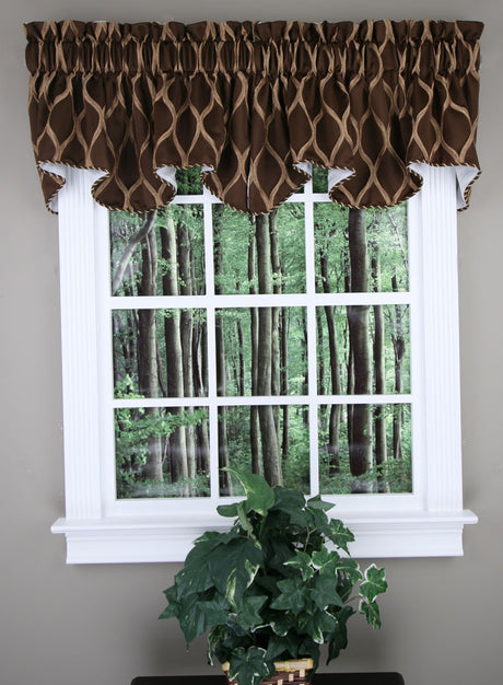 Raven Lined Scalloped Valance