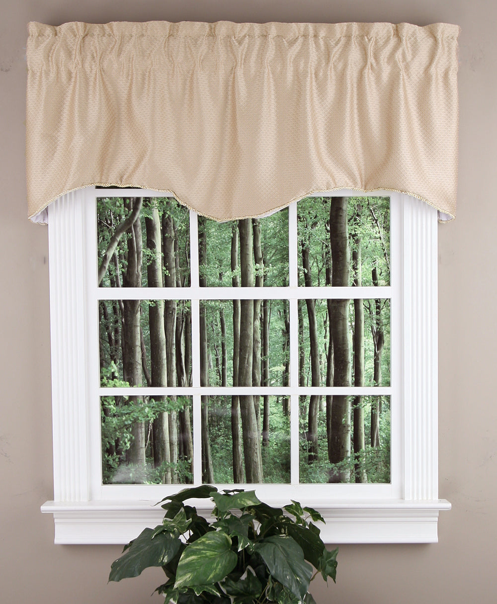 Kai Lined Scalloped Valance