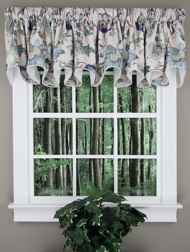 Brissac Scalloped Valance