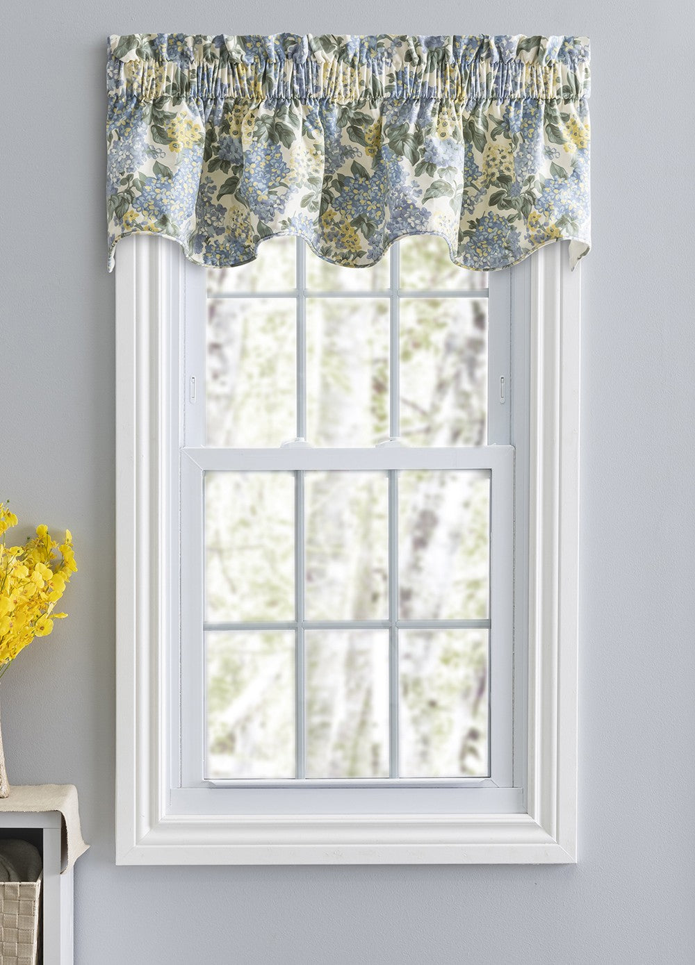 Hydrangea, 70"W X 15"L Lined Scalloped Valance